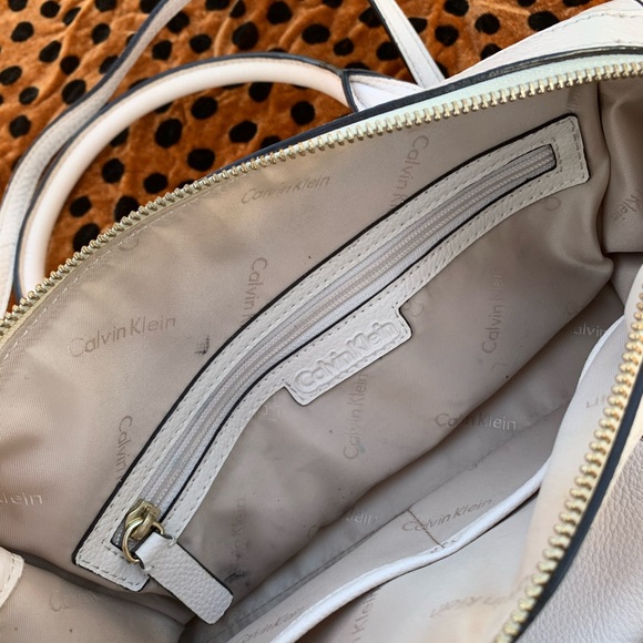 Genuine Calvin Klein Leather Purse - Picture 4 of 5